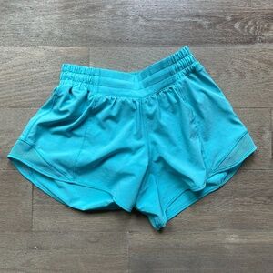 Lululemon Hotty Hot Low-Rise Lined Short 4", Size 4, Color: Electric Turquoise